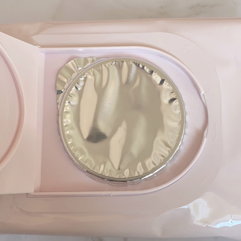 MAC Cosmetics Gently Off Micellar Wipes 80 ct - Picture 2 of 2